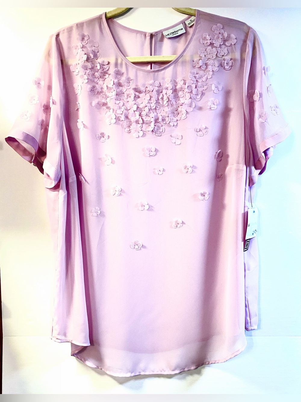 LIZ CLAIRBORNE-Size 1X-NWT Pink Pullover Blouse With 3D Flower Accents